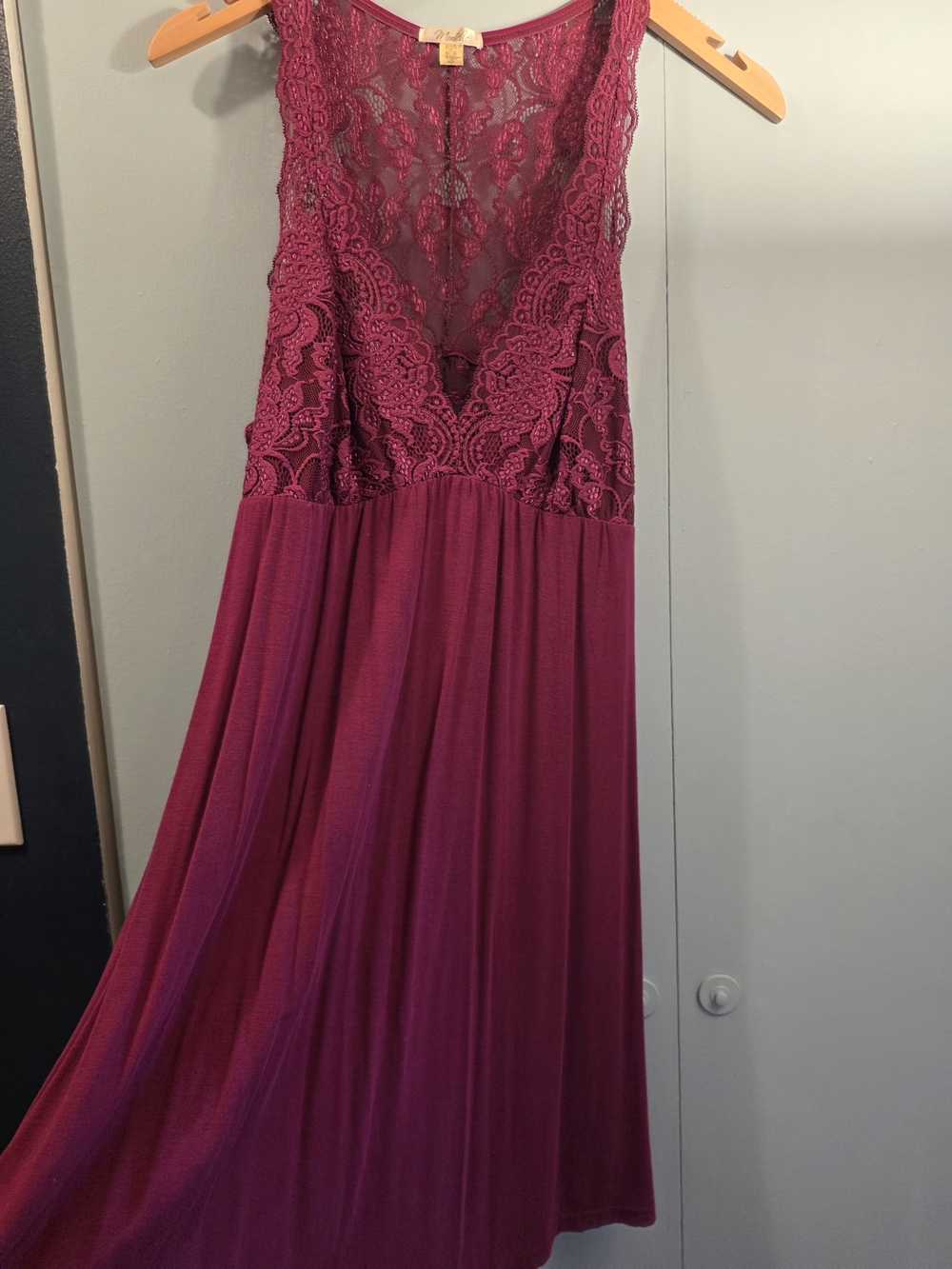 Sleeveless Lace Bodice Midi Dress in Berry Plum